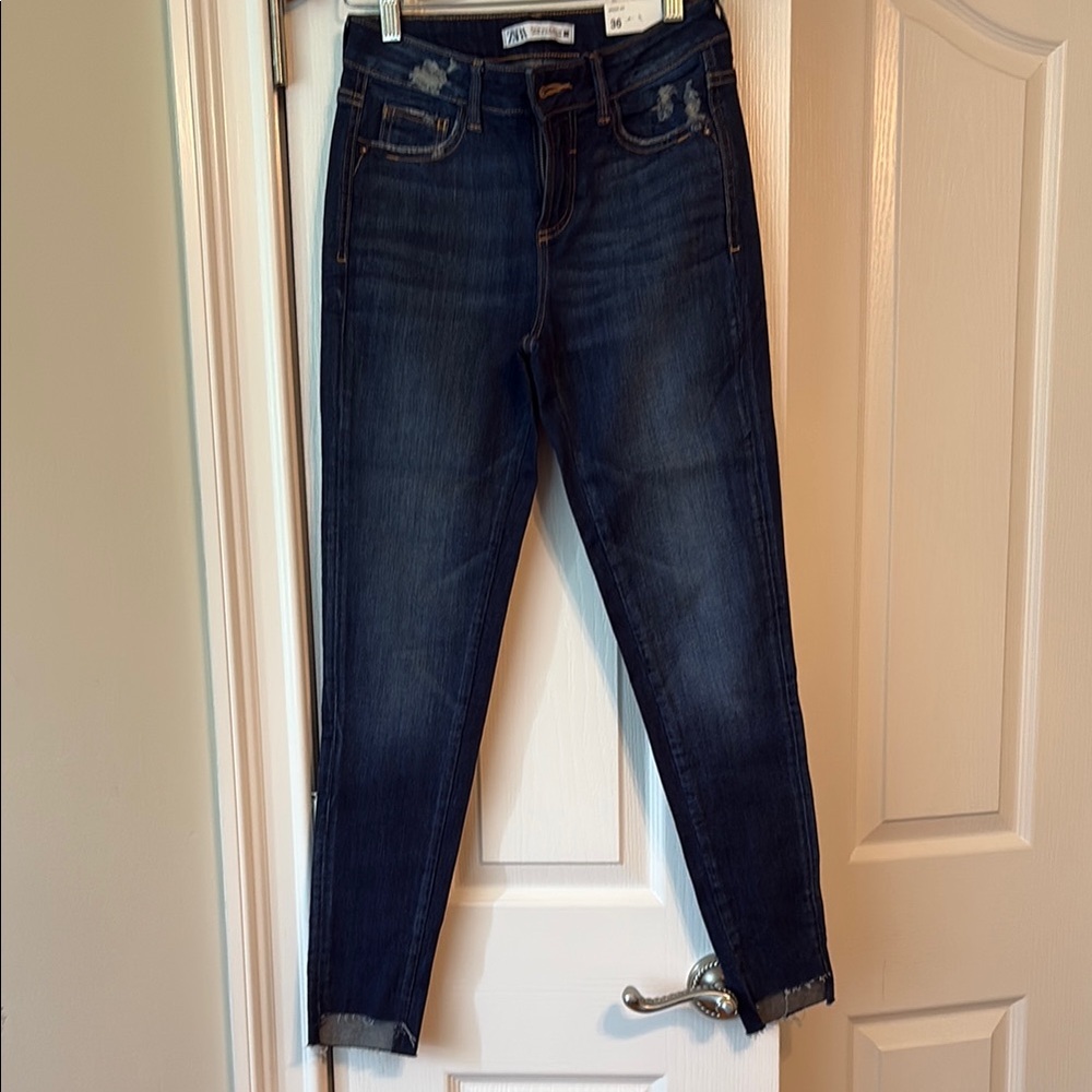 Zara Blue Ankle Cropped Jeans with Tapered Leg